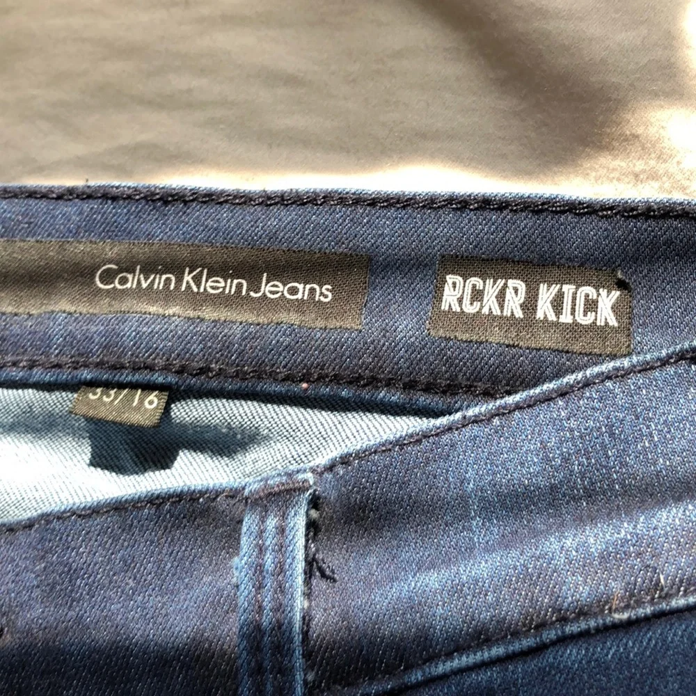 Model Off Duty Calvin Klein Dark‎ Wash Jeans RCKR KICK Dark Blue Size 33/16